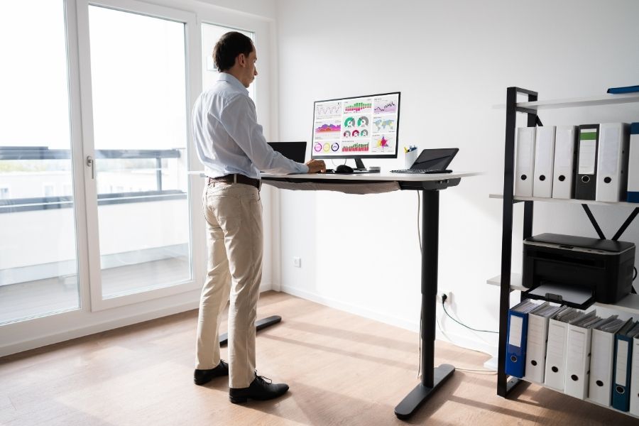 Discovering the Many Benefits of Standing Desks