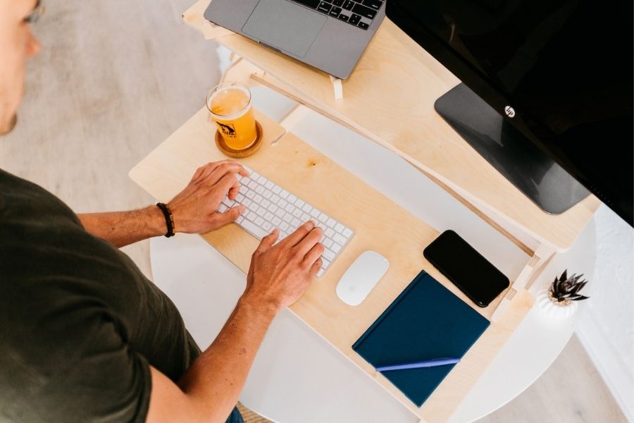 The Benefits Standing Desks Have on Job Performance